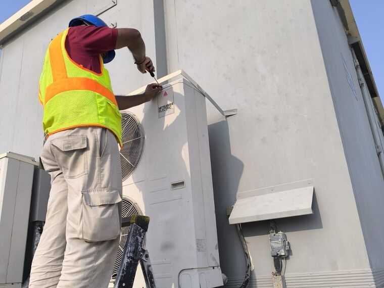 Rooftop unit servicing